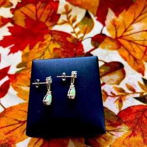10 kt white gold real earrings opal stone